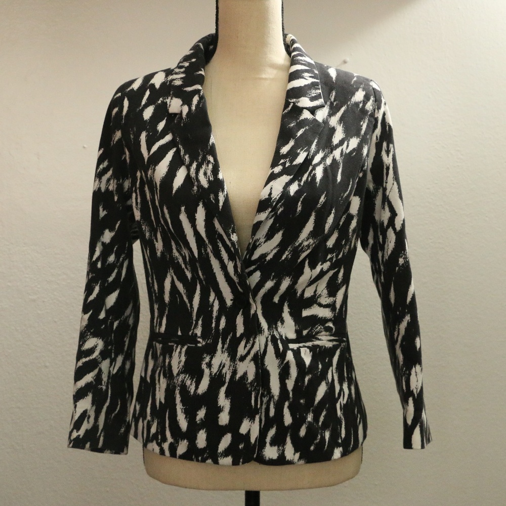 Kensie Black and White Animal Print Blazer